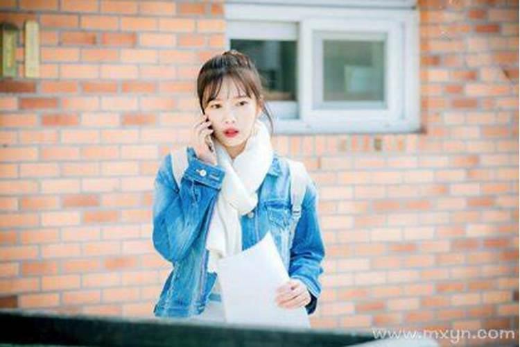 梦见女人追我什么意思？