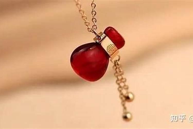 女孩本命年戴什么好？