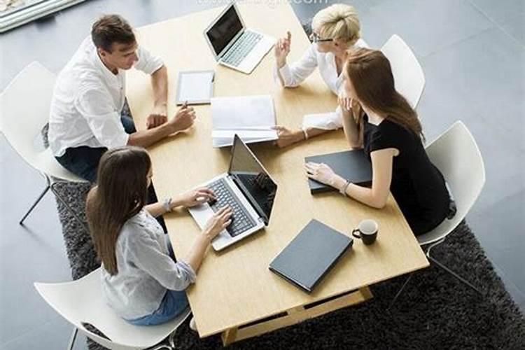 梦见和同事一起工作