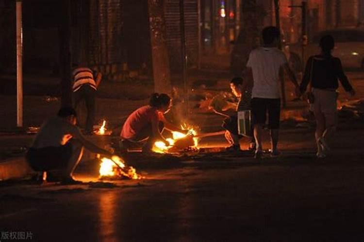 中元节上坟流泪