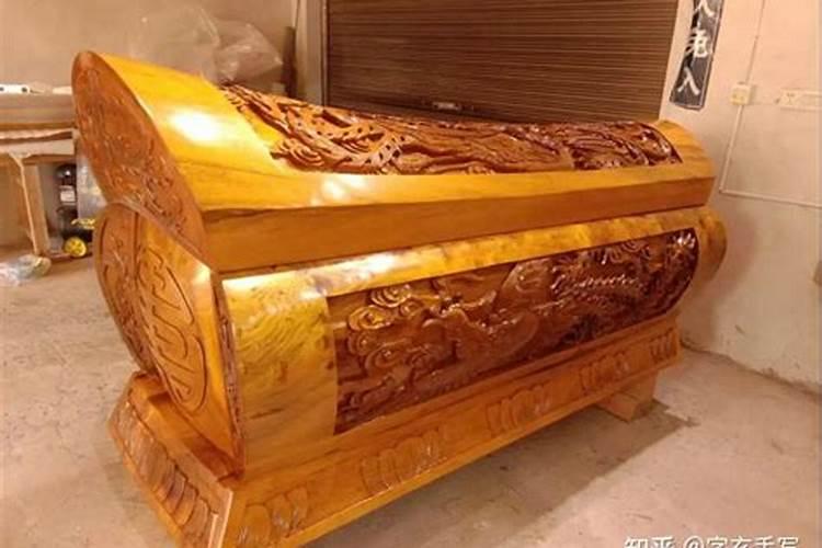 梦见棺材和刀子是什么意思啊？