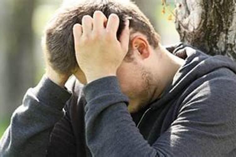 梦到男人哭什么意思？