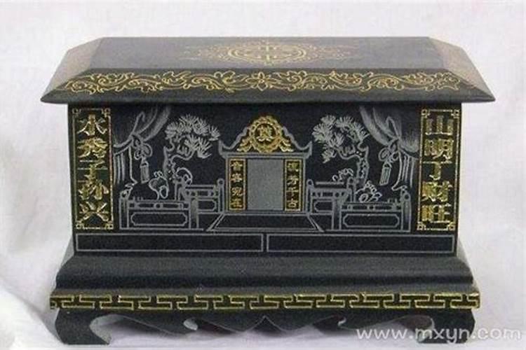 梦到骨灰盒和骨灰是什么意思？