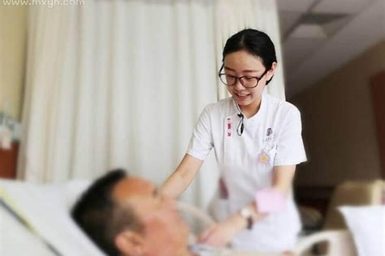 梦到自己家人生病住院是什么意思？