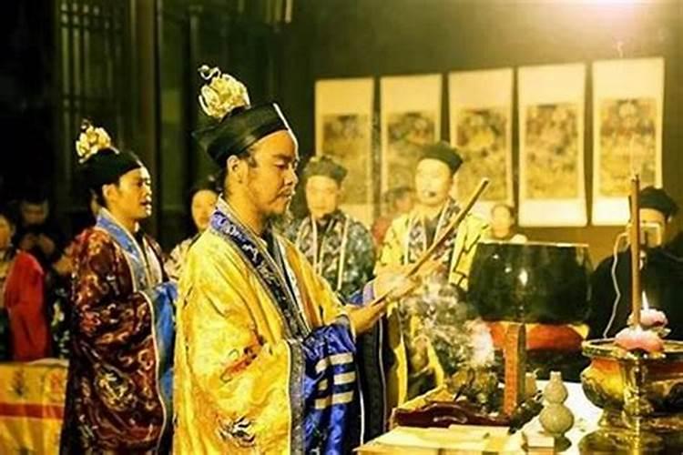 广西道士超度亡灵过天桥